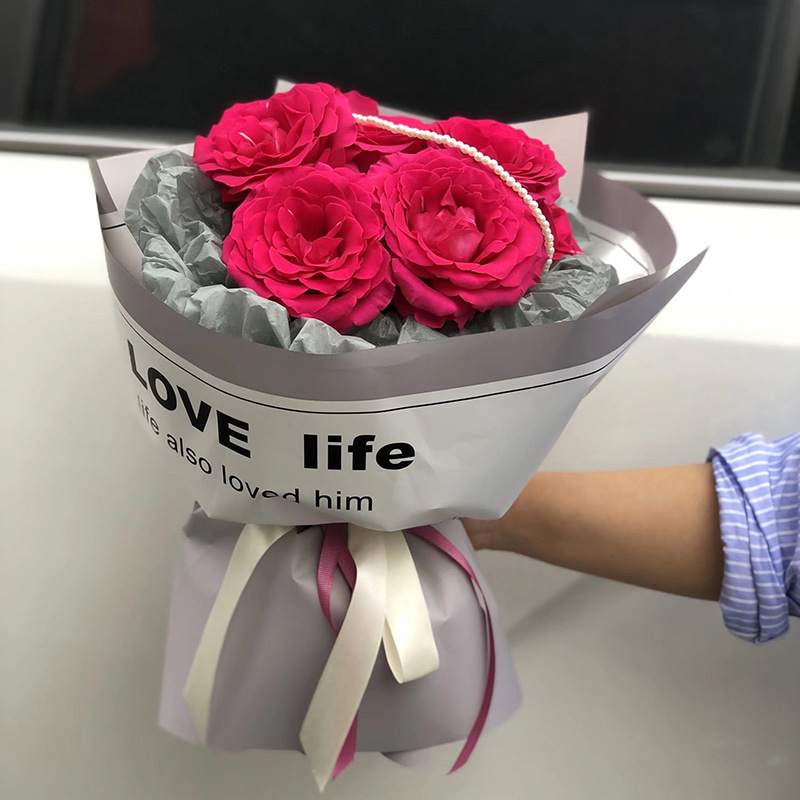 부드러운 글자 꽃 포장지